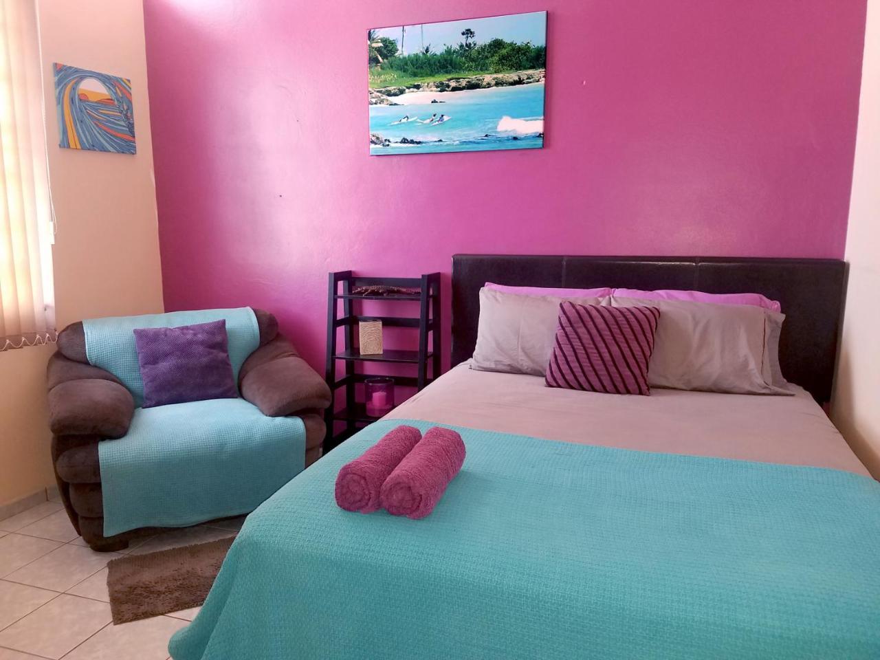 Wssm Surf House Bed and Breakfast Aguadilla Eksteriør billede